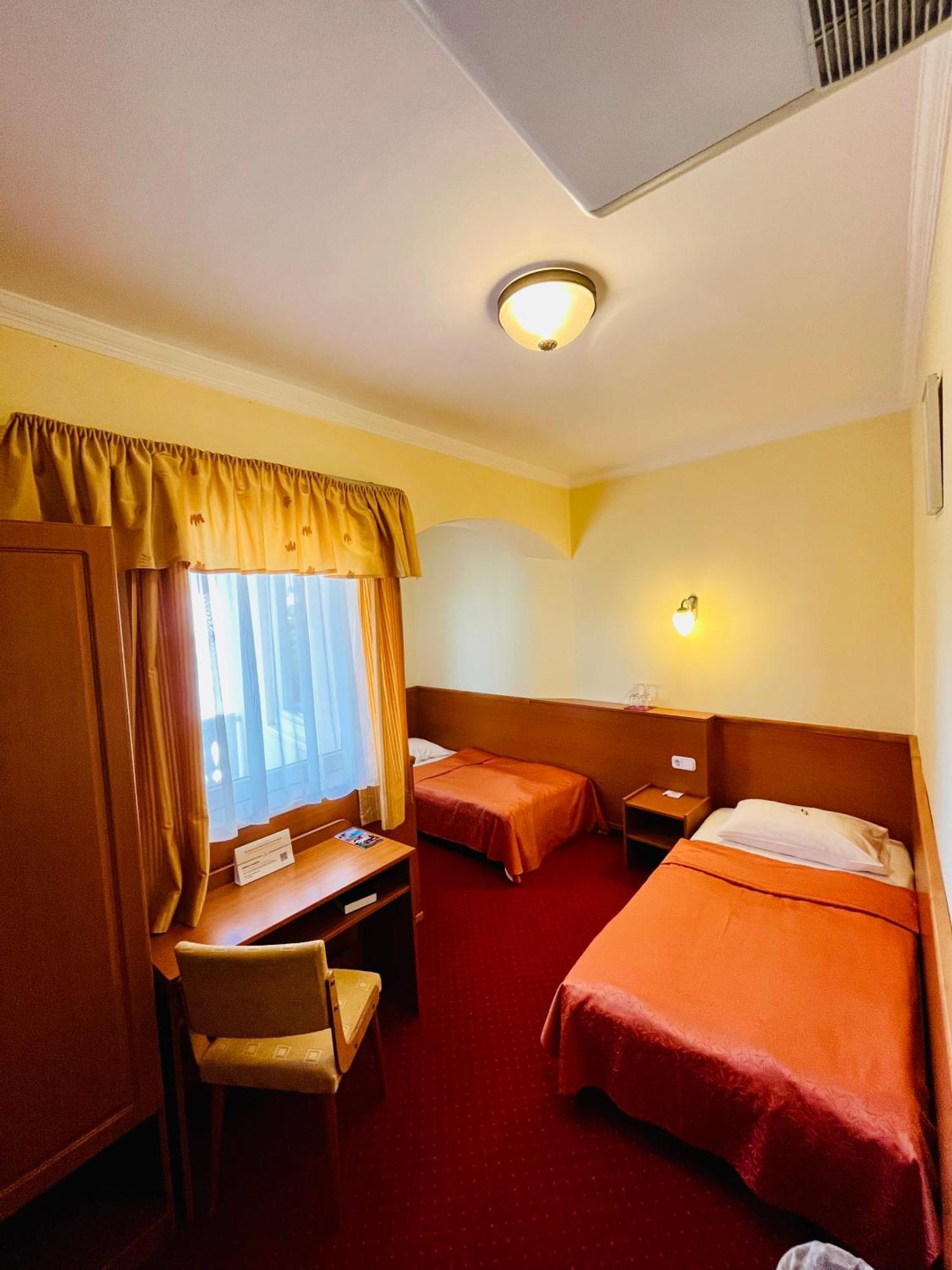 Hotel Korona Wellness, Rendezveny Es Borszalloda Эгер Номер фото