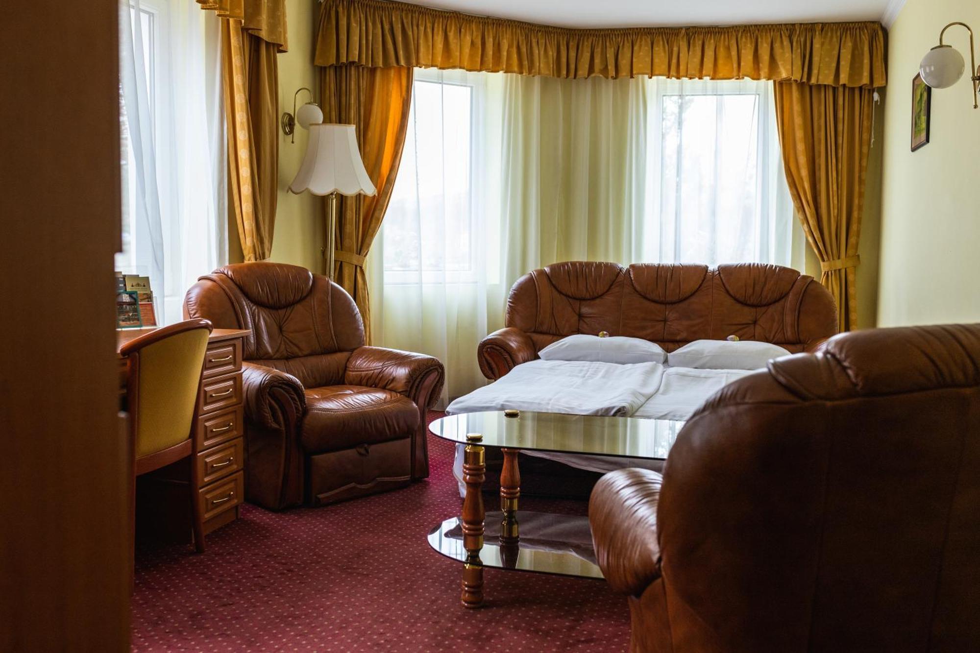 Hotel Korona Wellness, Rendezveny Es Borszalloda Эгер Номер фото