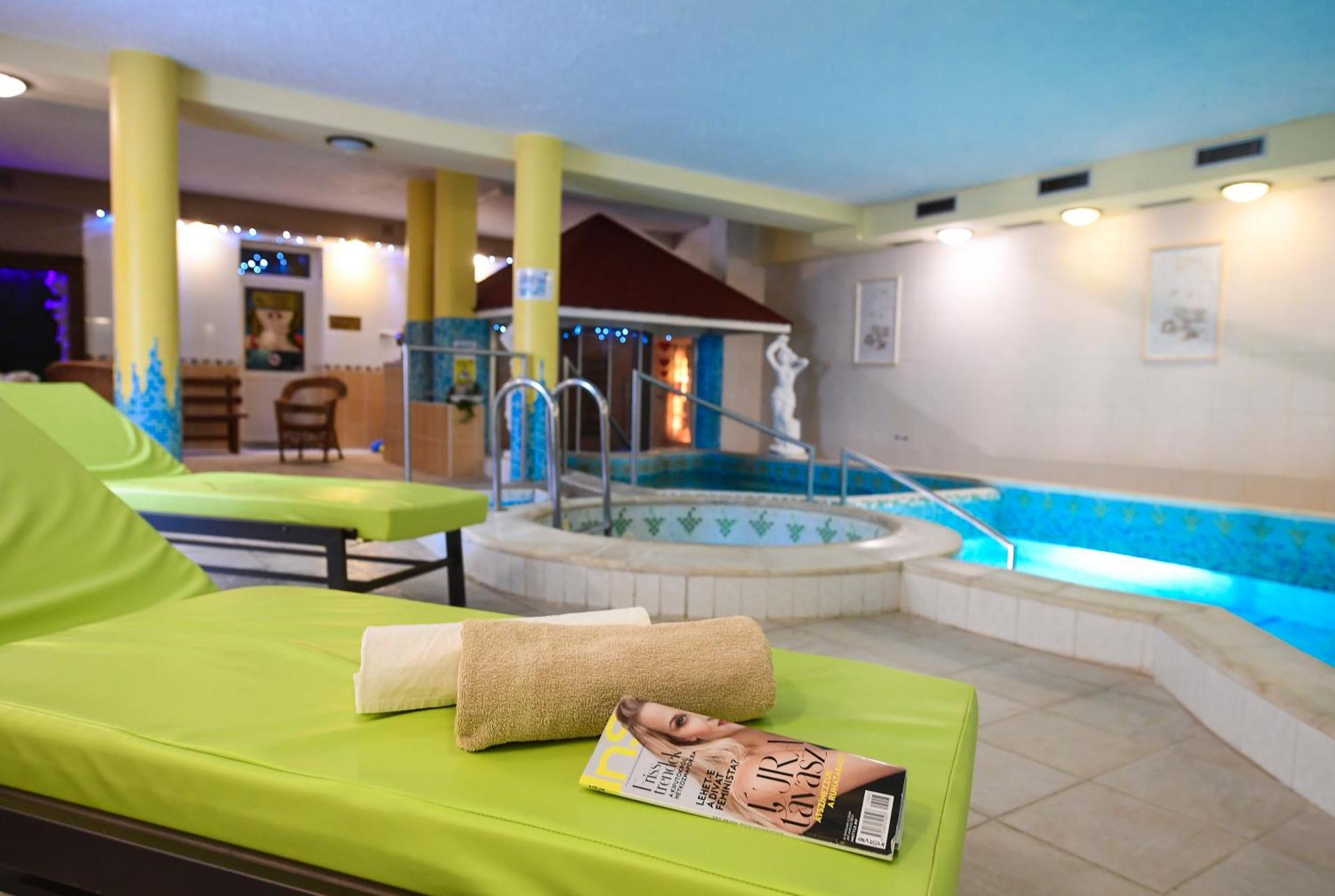 Hotel Korona Wellness, Rendezveny Es Borszalloda Эгер Экстерьер фото