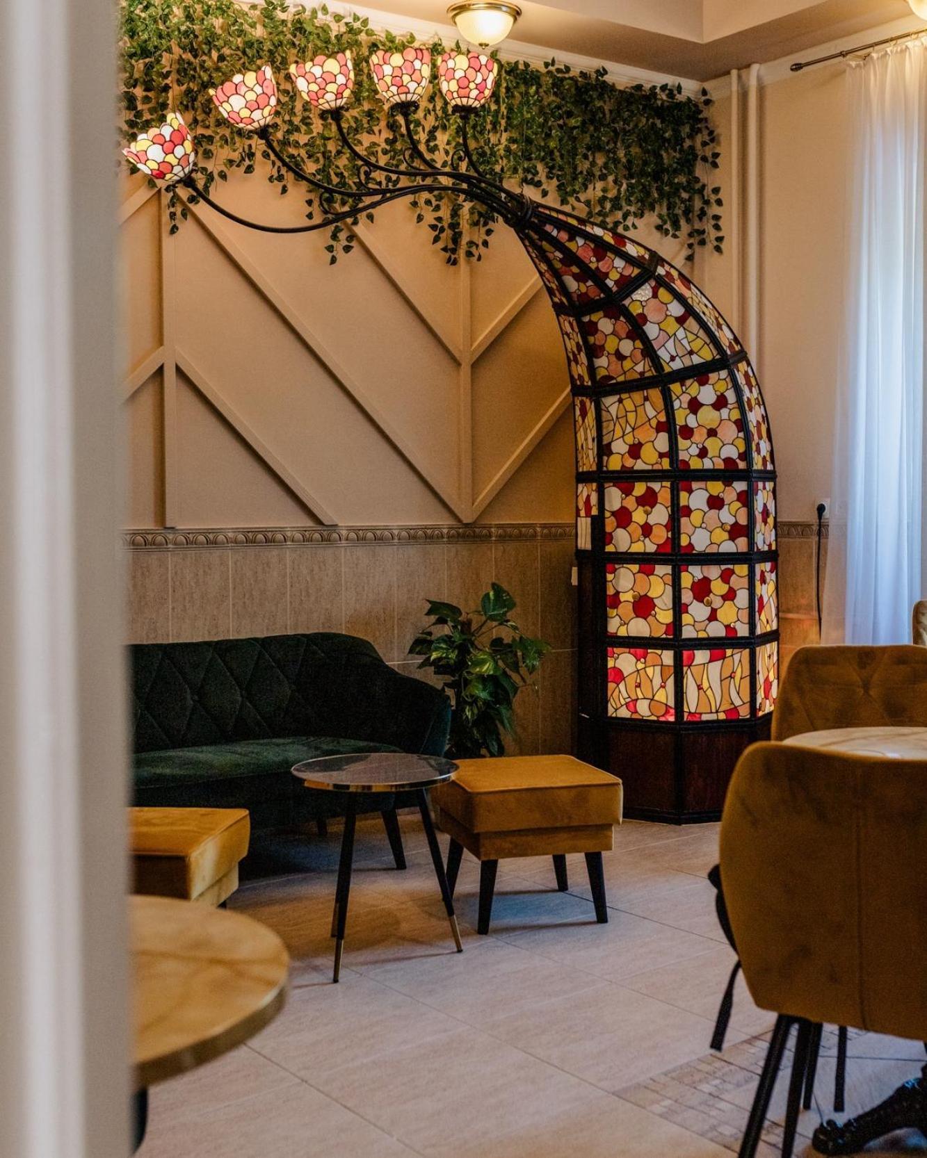 Hotel Korona Wellness, Rendezveny Es Borszalloda Эгер Экстерьер фото