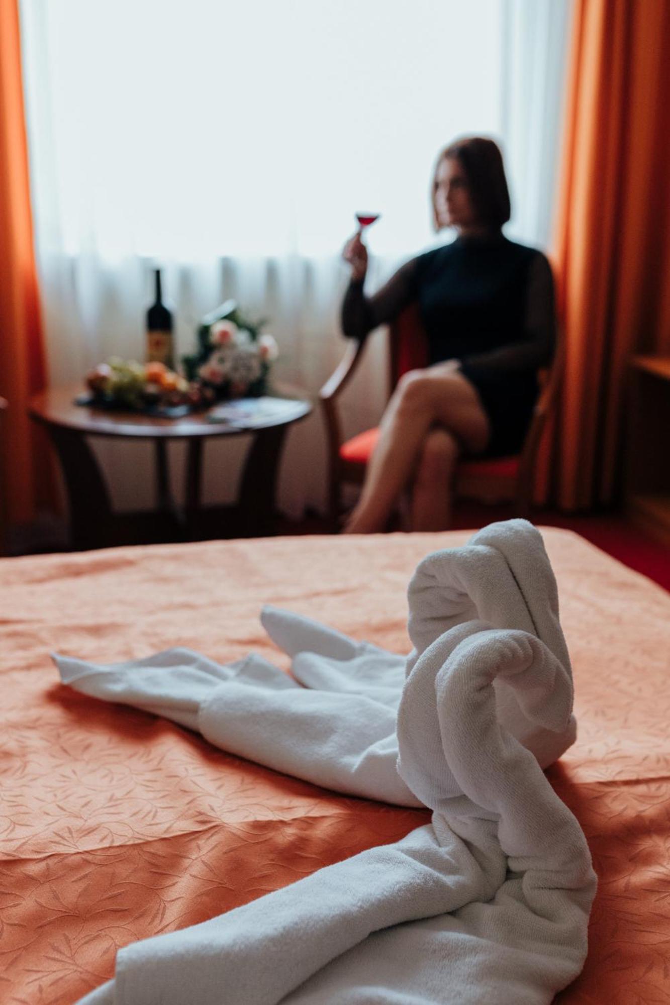 Hotel Korona Wellness, Rendezveny Es Borszalloda Эгер Экстерьер фото