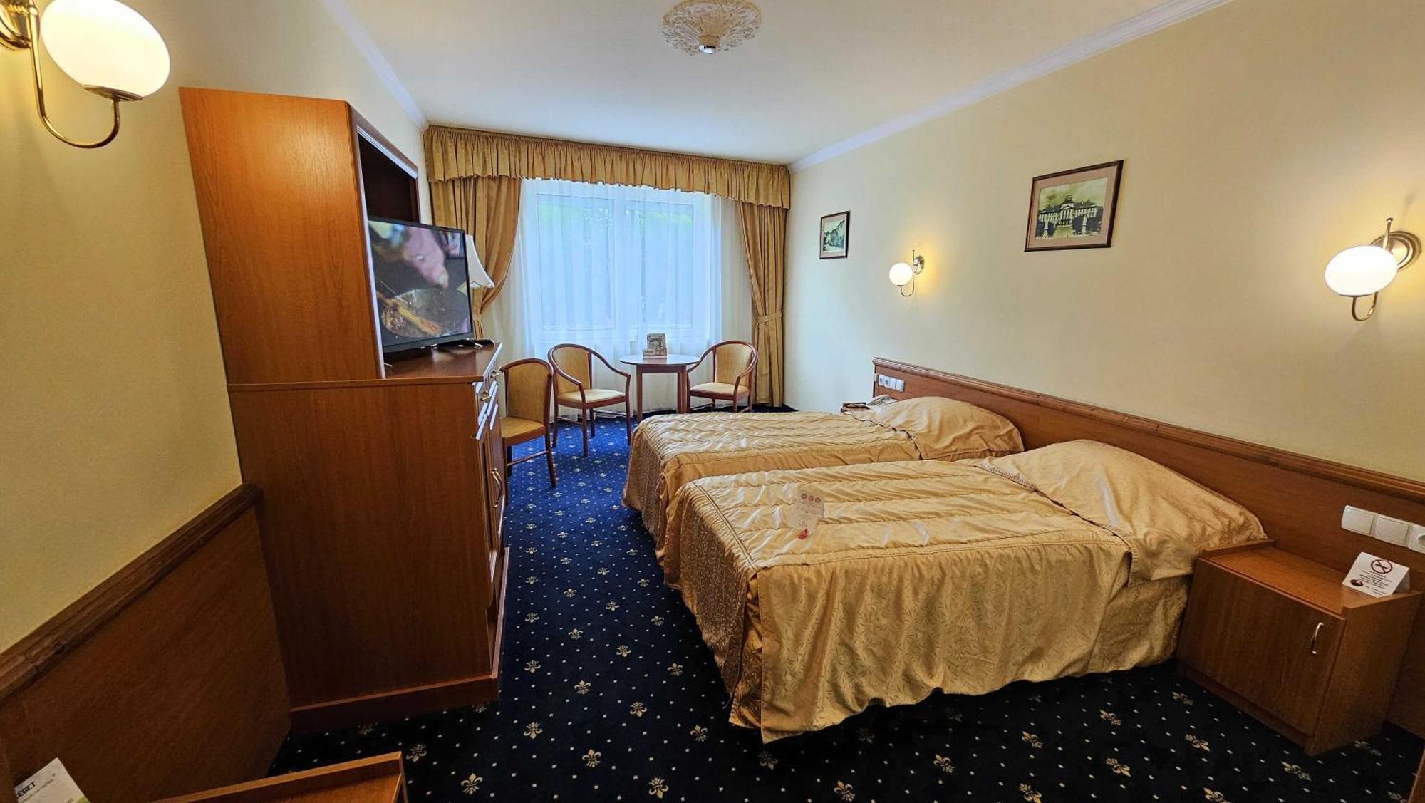 Hotel Korona Wellness, Rendezveny Es Borszalloda Эгер Экстерьер фото