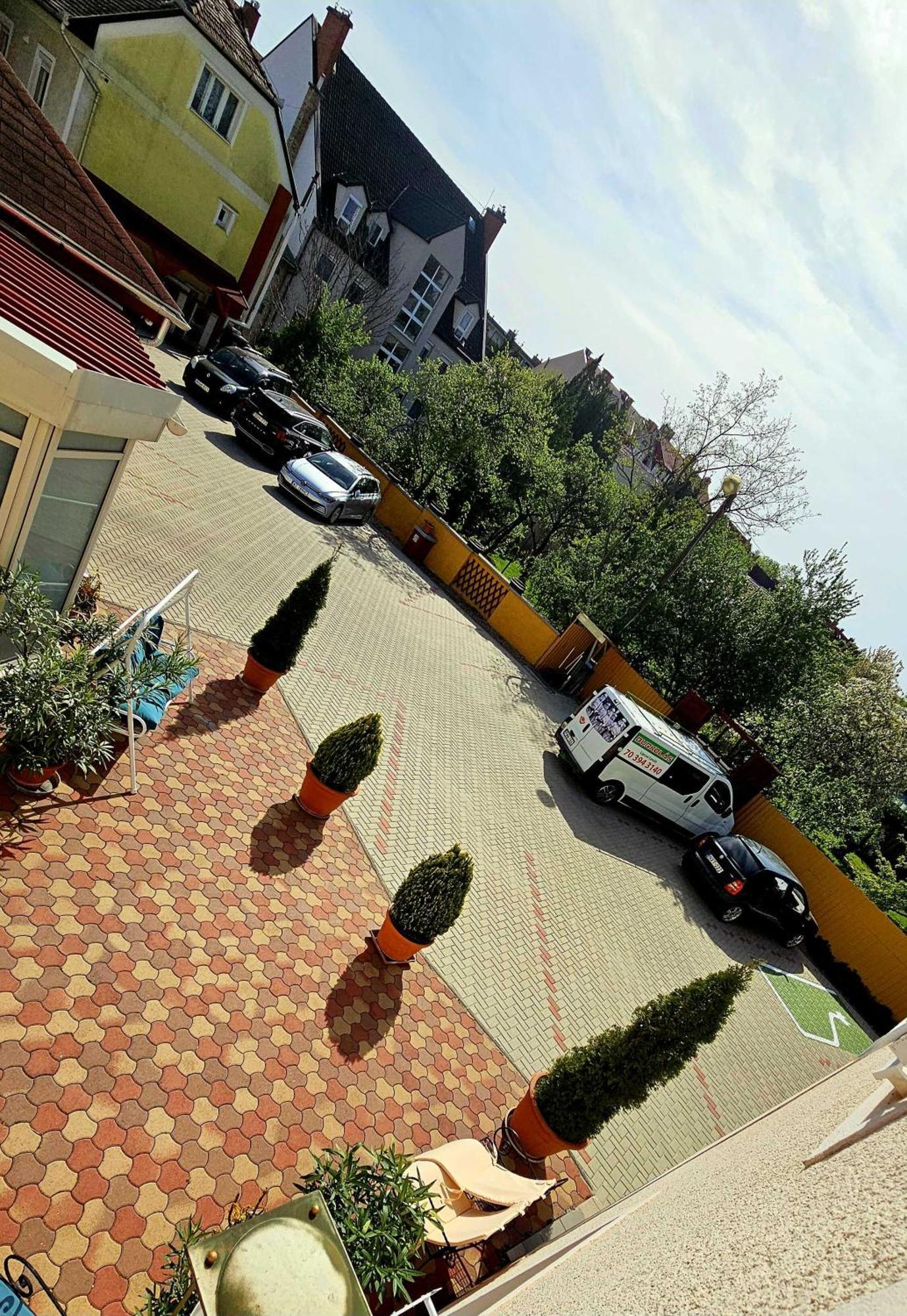 Hotel Korona Wellness, Rendezveny Es Borszalloda Эгер Экстерьер фото