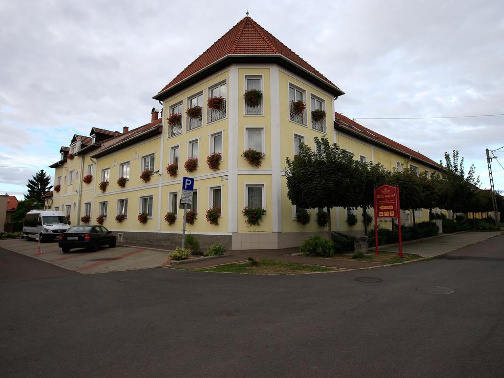 Hotel Korona Wellness, Rendezveny Es Borszalloda Эгер Экстерьер фото