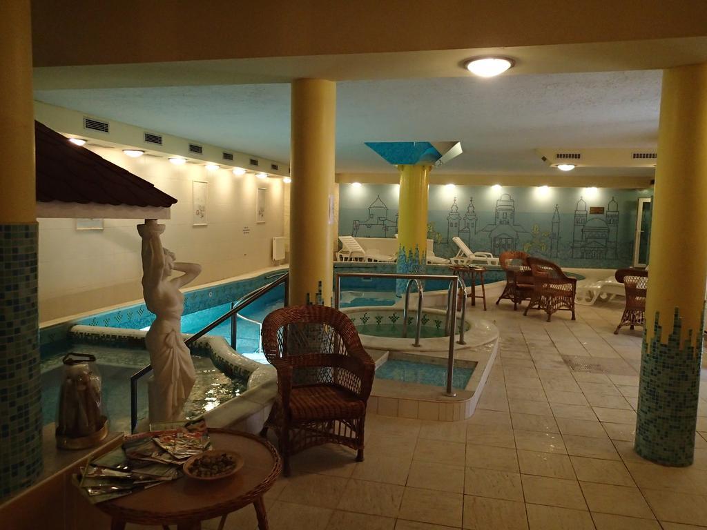 Hotel Korona Wellness, Rendezveny Es Borszalloda Эгер Экстерьер фото