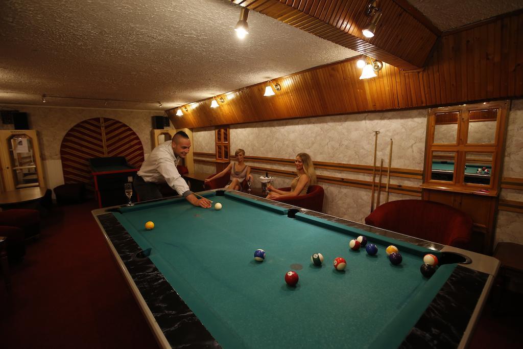 Hotel Korona Wellness, Rendezveny Es Borszalloda Эгер Экстерьер фото